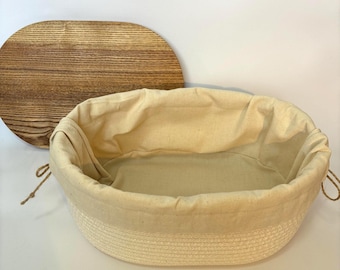 Cesto de pão artesanal em corda de algodão com tampa de madeira, estilo escandinavo.