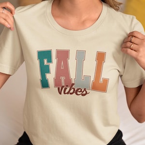 Camiseta estética con vibraciones otoñales / Camiseta otoñal con letras universitarias / Ropa otoñal / Camiseta otoñal