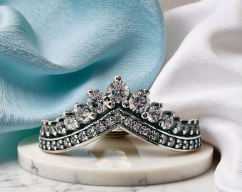 Wishbone Princess Ring, Trendy Jewellery Present, Rhinestone Crown Rings for Women, Elegant Hand-Finished Design, Silver Jewellery Gift