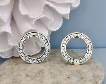 Sparke Circle Stud Earrings, Bright Round Studs, Silver Elegant Accessory for Her,  Modern Jewellery, CZ Detail, Timeless Design, Gift Idea