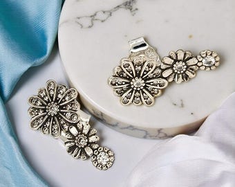 Sparkling Crystal Flower Trio Studs, Unique Pair of Daisy Earrings, Everyday Accessory, Floral Earrings with Zircon, Women's Present