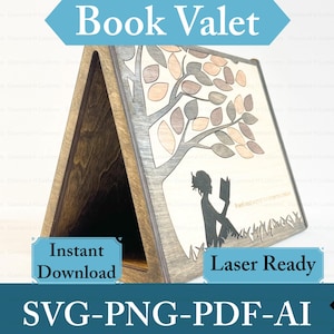 Puede incluir: Un valet de libros de madera con una silueta de una persona leyendo debajo de un árbol. El diseño está cortado con láser y listo para ensamblar. El texto "Book Valet" está en la parte superior del diseño. El texto "Descarga instantánea" está en un cuadro en la parte inferior izquierda del diseño. El texto "Listo para láser" está en un cuadro en la parte inferior derecha del diseño. El texto "SVG-PNG-PDF-AI" está en la parte inferior central del diseño.