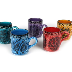 Handbemalte türkische Keramikkaffeetasse: Buntes Blumenmuster (4 fl oz)