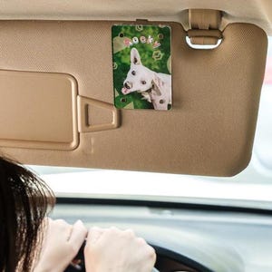 Clip personnalisé pour photo d&#39;animal de compagnie : porte-photo en acrylique pour pare-soleil