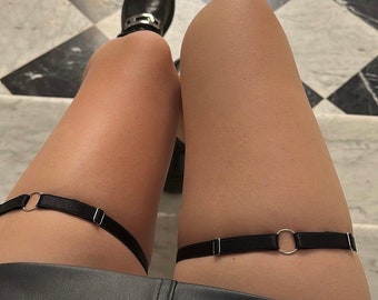 set of 2 black leg  adjustable garters with double ring