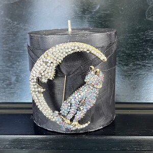 WITCH’S FAMILIAR Spell Candle, 3” x 3”