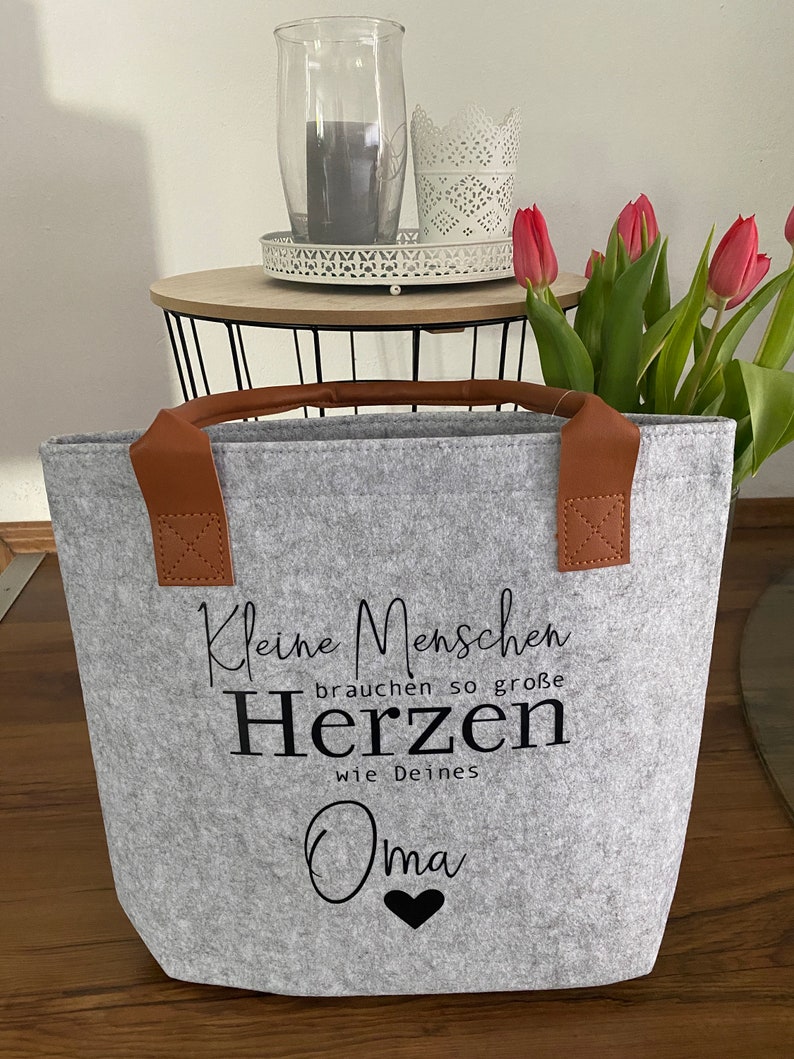 Personalisierte Filztasche , Kleine Menschen brauchen so große Herzen wie Deines ... Muttertagsgeschenk, Geschenk Erzieherin Bild 1