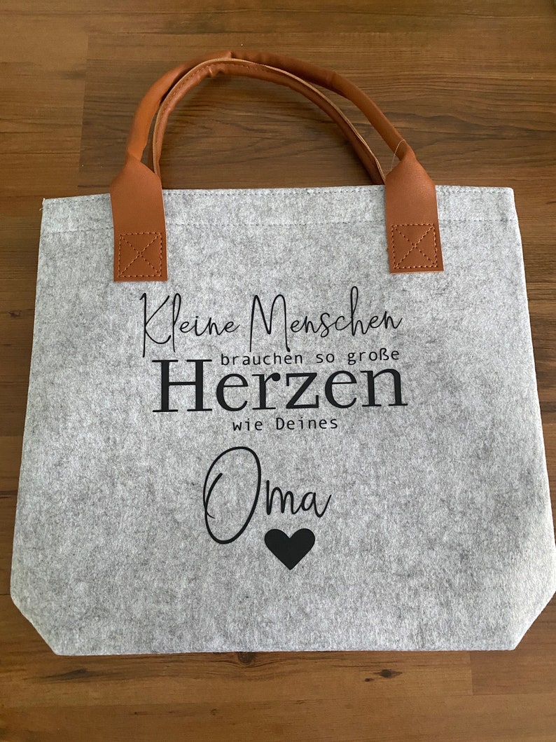 Personalisierte Filztasche , Kleine Menschen brauchen so große Herzen wie Deines ... Muttertagsgeschenk, Geschenk Erzieherin Bild 2