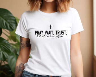 Orar, esperar, confiar en que Dios tiene un plan PNG Camisa Orar Png Descargas digitales Archivos de diseño Camisa de fe Religiosa Png Granja