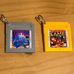 ゲームボーイ カートリッジ キーチェーン (すべてのゲームが利用可能)