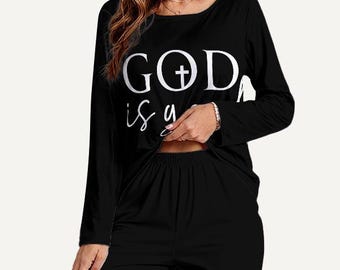 Piżama "Bóg jest dobry", chrześcijański zestaw piżamowy, piżama z motywem religijnym, przytulny zestaw wypoczynkowy, piżama z motywem religijnym