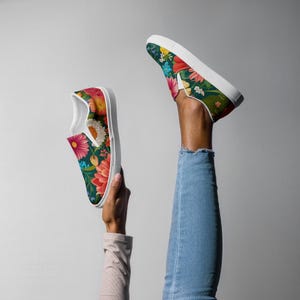 Floral Damen Slip On Sneakers, süße Blumen Print Schuhe, stilvolle und bequeme Alltagsschuhe