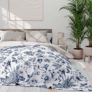 Floral Arctic Fleece Blanket | Cozy Home Decor, Soft Throw, Gift for Her, Bedroom Accent, Perfect for Winter Nights