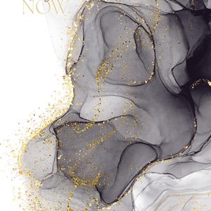 Kunstdruck in Weiß, Schwarz und Gold. Be here now Zitat