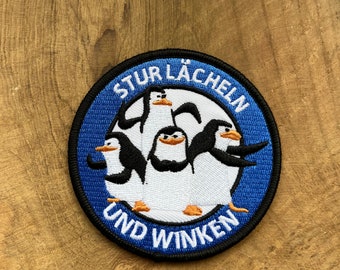 Patch mit Klett Aufnäher Abzeichen Flicken Pinguine von Madagaskar Stur lächeln und winken fun Satire Blau