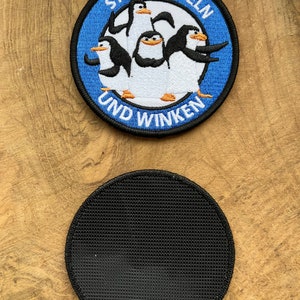 Patch mit Klett Aufnäher Abzeichen Flicken Pinguine von Madagaskar Stur lächeln und winken fun Satire Blau Bild 2