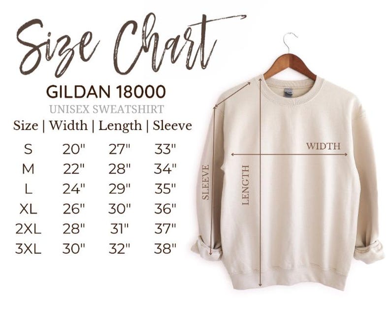 K&ouml;nnte beinhalten: Beiges Gildan 18000 Unisex-Sweatshirt an einem Holzb&uuml;gel. Das Bild enth&auml;lt eine Gr&ouml;&szlig;entabelle mit Ma&szlig;en in cm f&uuml;r Breite, L&auml;nge und &Auml;rmell&auml;nge, von Gr&ouml;&szlig;e S bis 3XL.