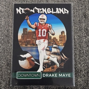 Drake Maye CUSTOM Downtown voetbalkaart New England Patriots
