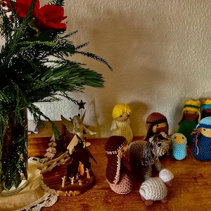 Crochet nativity figures