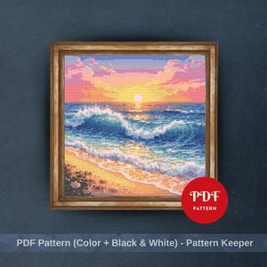 Puede incluir: Un patrón de punto de cruz enmarcado que representa una puesta de sol sobre el océano. La escena presenta un cielo vibrante con tonos rosas, naranjas y amarillos, olas y una playa de arena. El texto "PDF Pattern" es visible.