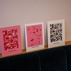 Abstrakte Postkarten A6 von Paulchens Atelier, in verschiedene Farben und Formen, rosa und rot / schwarz und weiß, Rückseite komplett weiß
