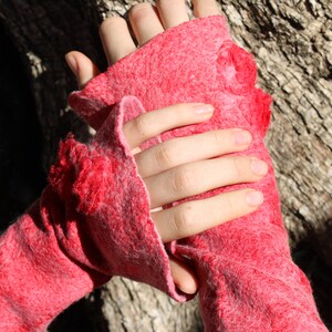 Gefilzte Armstulpen, fingerlose Handschuhe, Pulswärmer, Wollstulpen, Armstulpen, Filzstulpen Bild 2