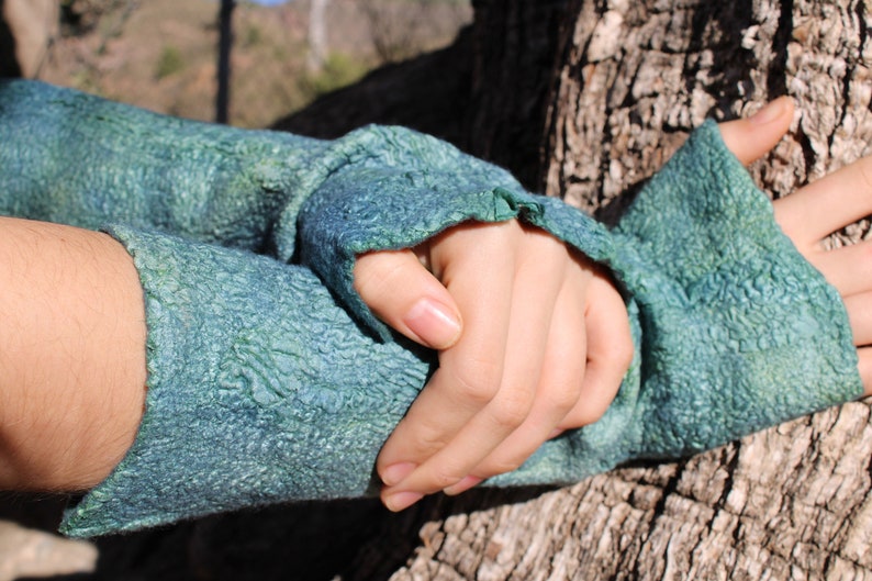 Mitaines en feutre, poignets en feutre, mitaines en laine, chauffe-poignets, mitaines en laine, gants à manchettes, manchettes, poignets de fée de lutin, mitaines image 1