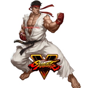Può includere: Uniforme di karate bianco con cintura nera, indossato da un uomo con una fascia rossa in testa. L'uomo è in posizione di combattimento con il braccio destro alzato e la mano sinistra chiusa a pugno. Lo sfondo è bianco con il testo "STREET FIGHTER V" in rosso e giallo.