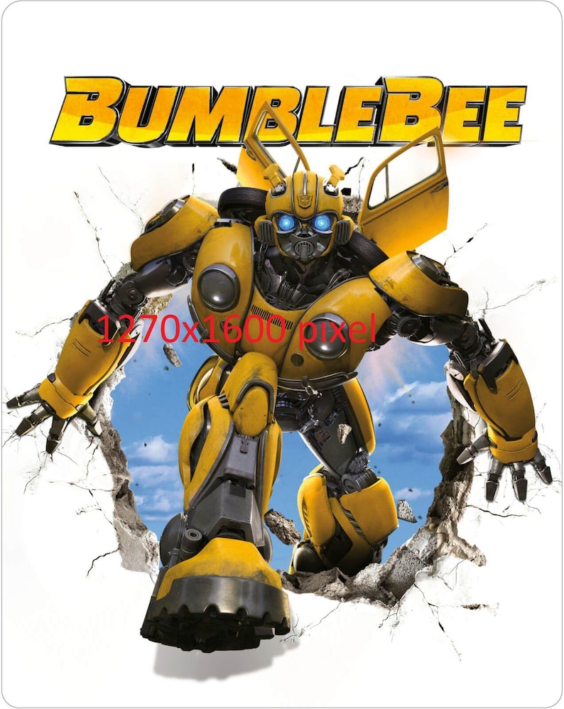 Op de afbeelding: Een gele en zwarte robot, Bumblebee, uit de Transformers-filmfranchise, breekt door een betonnen muur. De robot staat in een looppose met zijn rechtervoet naar voren. Het gezicht van de robot is zichtbaar en heeft blauwe ogen. De tekst "BUMBLEBEE" staat in het bovenste deel van de afbeelding.