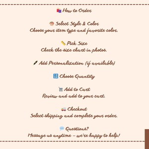 Puede incluir: Gr&aacute;fico beige con instrucciones de pedido. El texto detalla los pasos como seleccionar estilo y color, elegir talla, agregar personalizaci&oacute;n, elegir cantidad, agregar al carrito y finalizar la compra. Incluye iconos y bloques de color.