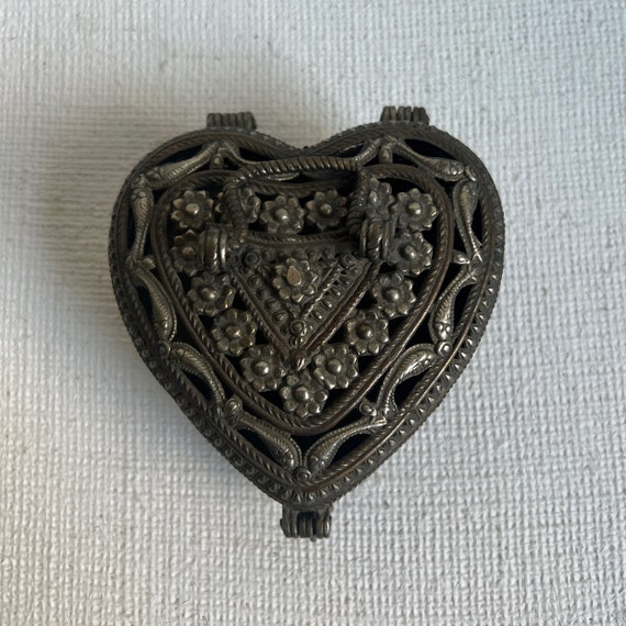 Vintage Handwrought Silver Heart Shaped Large Tri… - image 2