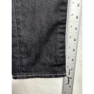 Pantalones vaqueros ajustados True Religion Section, color negro y blanco, con costuras gruesas y bolsillo con solapa, talla 26. imagen 7