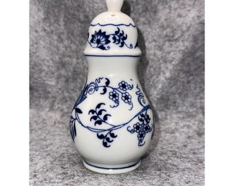 Blue Danube Porcelain Salt Shaker Blue Onion Pattern Vintage Japan Single Shaker