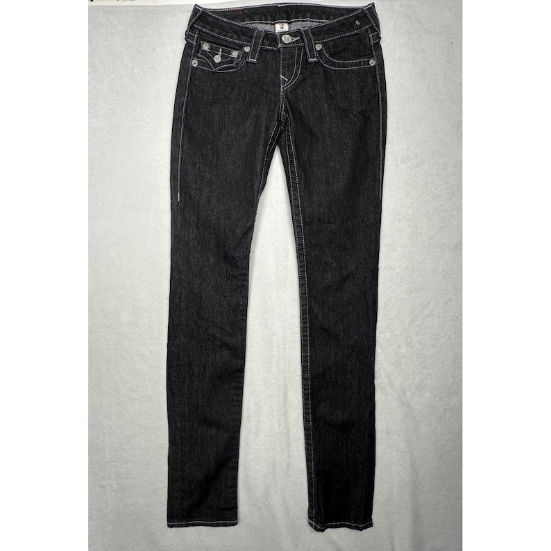 Pantalones vaqueros ajustados True Religion Section, color negro y blanco, con costuras gruesas y bolsillo con solapa, talla 26. imagen 3