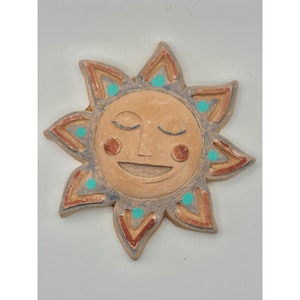 Frontier Studio Tucson AZ Placa de pared de terracota con cara de sol hecha a mano Arte en arcilla