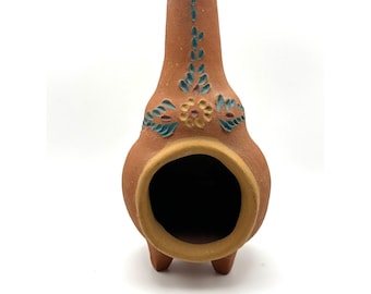 Miniatura de incensário mexicano em terracota, estilo lareira, pintado à mão com motivos florais.