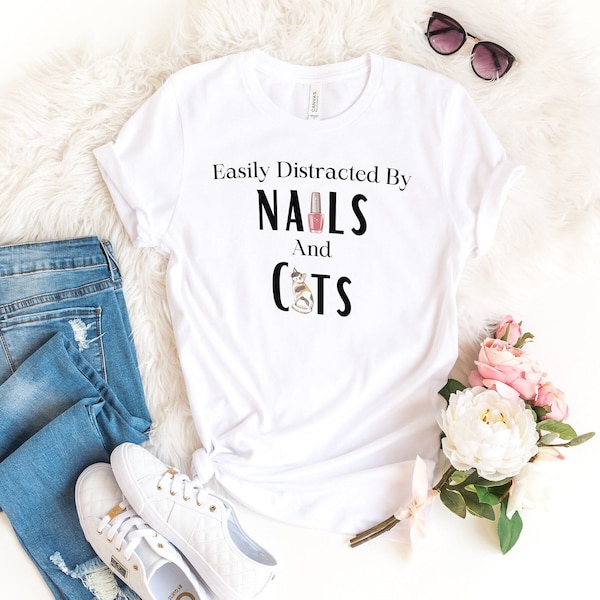 T-shirt facilement distrait par les ongles et les chats, chemise à ongles drôle, chemise Nail Tech, chemise pour les amateurs d’ongles, cadeau Nail Tech, chemise d’artiste d’ongles