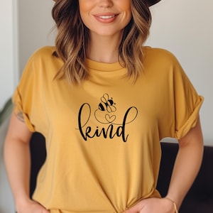 -shirt type abeille | T-shirt à manches courtes en jersey doux | chemise abeille | Cadeau Abeille | Soyez gentil t-shirt | Haut motif bourdon | Chemise en forme d&#39;abeille