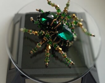 Spilla Ragno Vittoriana Con Corpo In Madreperla E Pave Micro, Colore Argento, Accessorio Halloween O Collana Spider
