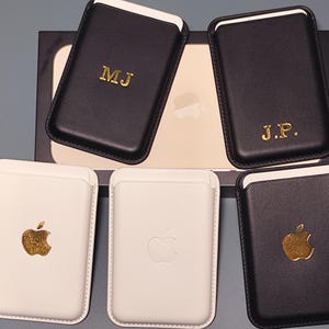 Billetera MagSafe con relieve plateado, billetera con monograma personalizado en lámina de plata dorada, billetera de regalo única compatible con iPhone 16, 15, 14, 13, 12