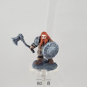 Miniatura de luchador enano pintado