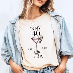 Geschenkidee zum 40 Geburtstag – In My 40 Era T-Shirt | Kreative Idee Geburtstagsgeschenk Frau Jahrgang 1986