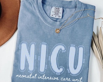 Camiseta de enfermera de la UCIN, camiseta de cuadros Comfort Colors, ropa para la Unidad de Cuidados Intensivos Neonatales.