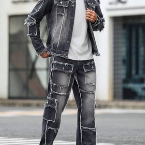 Set met distressed spijkerjack en jeans voor heren: gescheurde jeansoutfit met patchwork-streetwear, tweedelig spijkerbroek, set met urban fashion statement