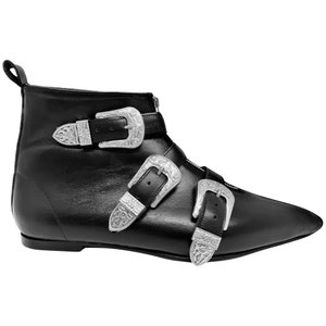 Thea - 3 Cowboy Buckle Pike