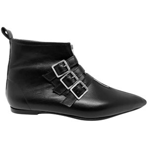 Thea - 3 Buckle Pike