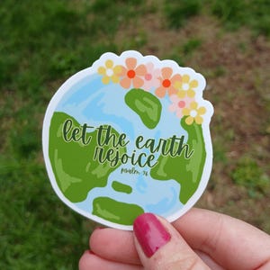 Sticker Let the Earth Rejoice, sticker christelijke bijbeltekst, vinylsticker Earth Day, milieuvriendelijke geloofssticker voor waterflessen en tijdschriften