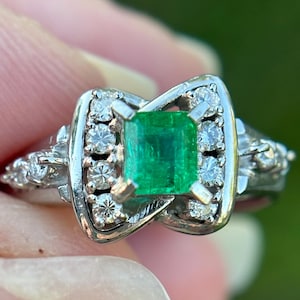 Vintage Natural Emerald & Diamond Art Deco Platinum Ring