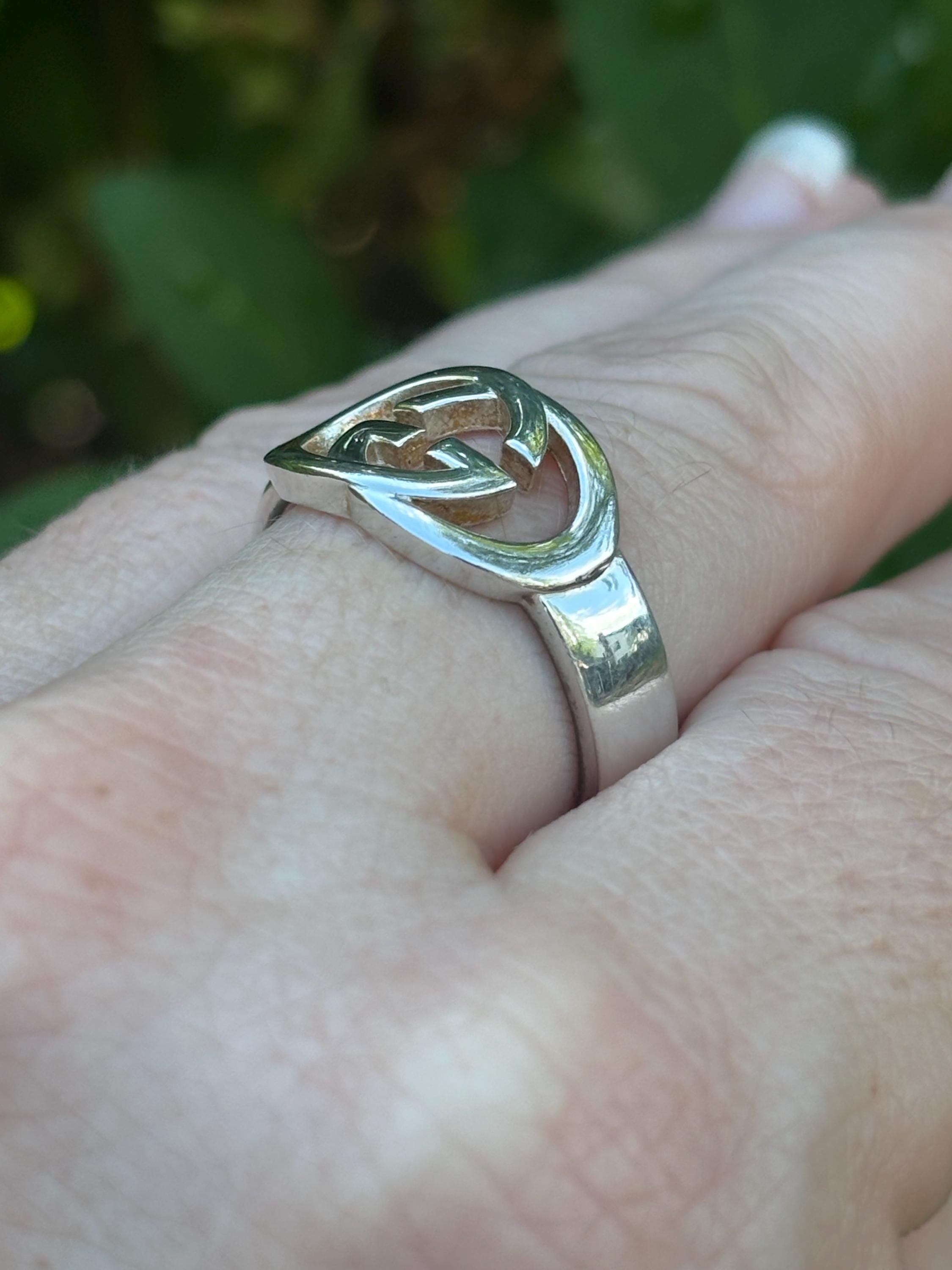 アクセサリー vintage GUCCI ring Gucci Vintage G Logo Silver Ring - Etsy