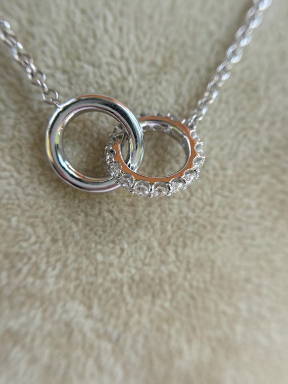 Vintage Interlocking Diamond Circle Necklace - image 2